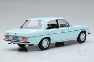 Mercedes 200 W115 Norev 1:18 183777 Metal — billede 3 af 7