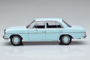 Mercedes 200 W115 Norev 1:18 183777 Metal — billede 4 af 7