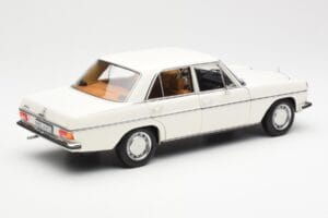 Mercedes 200 W115 Hvid Norev 1:18 183770 Metal — billede 3 af 8