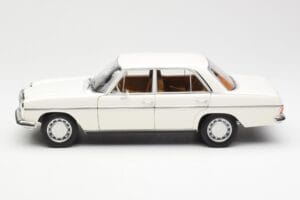 Mercedes 200 W115 Hvid Norev 1:18 183770 Metal — billede 4 af 8