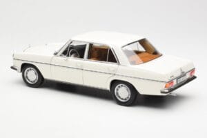 Mercedes 200 W115 Hvid Norev 1:18 183770 Metal — billede 7 af 8