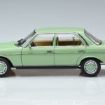 Mercedes 200 W123 Grøn Norev 1:18 183796 Metal - image 4 of 7