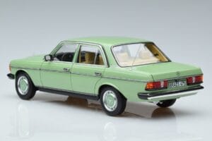 Mercedes 200 W123 Grøn Norev 1:18 183796 Metal — billede 6 af 7