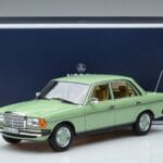 Mercedes 200 W123 Grøn Norev 1:18 183796 Metal - image 7 of 7