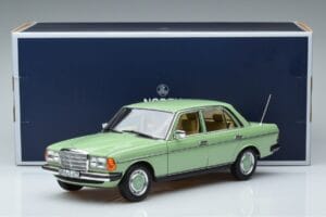 Mercedes 200 W123 Grøn Norev 1:18 183796 Metal — billede 7 af 7