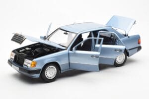 Mercedes 230E W124 Lyseblå Metallic Norev 1:18 183945 Metal — billede 2 af 8
