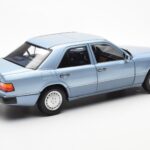 Mercedes 230E W124 Lyseblå Metallic Norev 1:18 - image 3 of 8