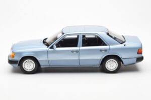 Mercedes 230E W124 Lyseblå Metallic Norev 1:18 183945 Metal — billede 4 af 8