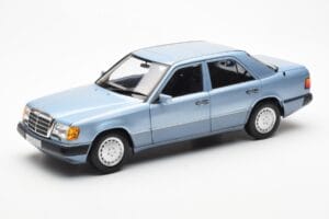 Mercedes 230E W124 Lyseblå Metallic Norev 1:18 183945