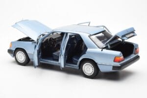 Mercedes 230E W124 Lyseblå Metallic Norev 1:18 183945 Metal — billede 5 af 8