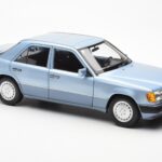 Mercedes 230E W124 Lyseblå Metallic Norev 1:18 - image 6 of 8