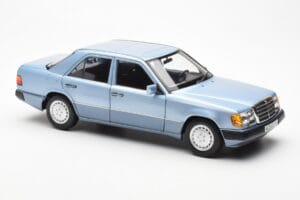 Mercedes 230E W124 Lyseblå Metallic Norev 1:18 183945 Metal — billede 6 af 8