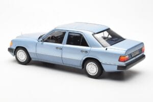 Mercedes 230E W124 Lyseblå Metallic Norev 1:18 183945 Metal — billede 7 af 8