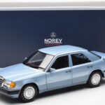 Mercedes 230E W124 Lyseblå Metallic Norev 1:18 - image 8 of 8