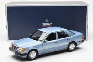 Mercedes 230E W124 Lyseblå Metallic Norev 1:18 183945 Metal — billede 8 af 8