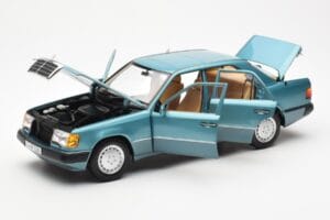 Mercedes 230E W124 Beryl Metallic Forhandler Edition Norev 1:18 B66040698 Metal — billede 2 af 8
