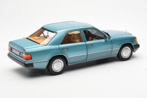 Mercedes 230E W124 Beryl Metallic Forhandler Edition Norev 1:18 B66040698 Metal — billede 3 af 8