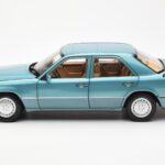 Mercedes 230E W124 Beryl Metallic Forhandler Edition Norev 1:18 B66040698 - image 4 of 8