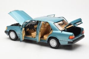 Mercedes 230E W124 Beryl Metallic Forhandler Edition Norev 1:18 B66040698 Metal — billede 5 af 8