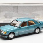 Mercedes 230E W124 Beryl Metallic Forhandler Edition Norev 1:18 B66040698 - image 8 of 8