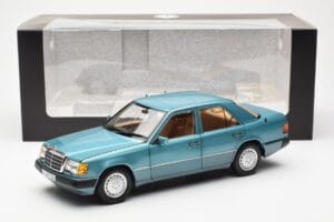 Mercedes 230E W124 Beryl Metallic Forhandler Edition Norev 1:18 B66040698 Metal — billede 8 af 8