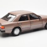 Mercedes 230E W124 Rosewood Metallic Forhandler Edition Norev 1:18 B66040697 - image 3 of 8