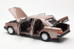 Mercedes 230E W124 Rosewood Metallic Forhandler Edition Norev 1:18 B66040697 Metal — billede 5 af 8