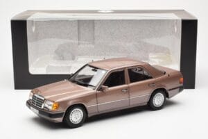 Mercedes 230E W124 Rosewood Metallic Forhandler Edition Norev 1:18 B66040697 Metal — billede 8 af 8