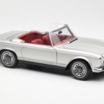 Mercedes 280 SL W113 Pagoda Sølv Schuco 1:18 450035000 - image 6 of 8