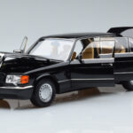 Mercedes 560 SEL W126 Sort Norev 1:18 - image 2 of 7