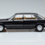Mercedes 560 SEL W126 Sort Norev 1:18 - image 4 of 7