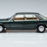 Mercedes 560 SEL W126 Mørkgrøn Metallic Norev 1:18 - image 4 of 7
