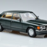 Mercedes 560 SEL W126 Mørkgrøn Metallic Norev 1:18 - image 5 of 7