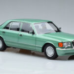 Mercedes 560 SEL W126 Lysegrøn Norev 1:18 - image 5 of 7