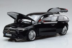 Mercedes A-Class W177 AMG Line Norev 1:18 183861 Metal — billede 2 af 7