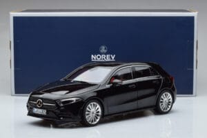 Mercedes A-Class W177 AMG Line Norev 1:18 183861 Metal — billede 7 af 7