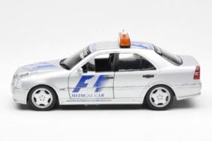 Mercedes C-Class W202 AMG Medical Car F1 1997 UT Models 1:18 26106 Metal — billede 3 af 6