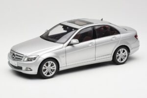 Mercedes C-Class W204 Avantgarde Sølv AUTOart 1:18 B66962368