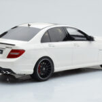 Mercedes C63 AMG W204 Hvid GT Spirit 1:18 - image 2 of 6