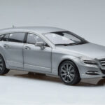 Mercedes CLS Shooting Brake X218 Alanite Grå Norev 1:18 - image 5 of 7
