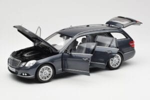 Mercedes E-Class S212 T-Model Tenorit Grå Metallic Minichamps 1:18 B66962447 Metal — billede 2 af 8