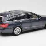Mercedes E-Class S212 T-Model Tenorit Grå Metallic Minichamps 1:18 B66962447 - image 3 of 8