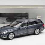 Mercedes E-Class S212 T-Model Tenorit Grå Metallic Minichamps 1:18 B66962447 - image 8 of 8