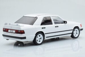 Mercedes E-Class W124 Tuning Hvid MCG 1:18 MCG18343 Metal — billede 2 af 6