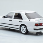 Mercedes E-Class W124 Tuning Hvid MCG 1:18 - image 5 of 6