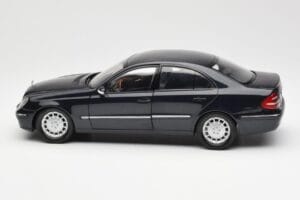 Mercedes E-Class W211 Blå Metallic Kyosho 1:18 B66962147 Metal — billede 4 af 8
