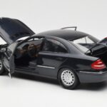 Mercedes E-Class W211 Blå Metallic Kyosho 1:18 B66962147 - image 5 of 8