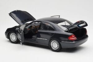 Mercedes E-Class W211 Blå Metallic Kyosho 1:18 B66962147 Metal — billede 5 af 8