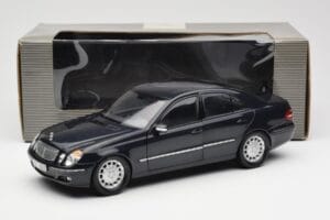 Mercedes E-Class W211 Blå Metallic Kyosho 1:18 B66962147 Metal — billede 8 af 8