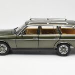 Mercedes 230T W123 T-Model Grøn Metallic Norev 1:18 183730 - image 4 of 8
